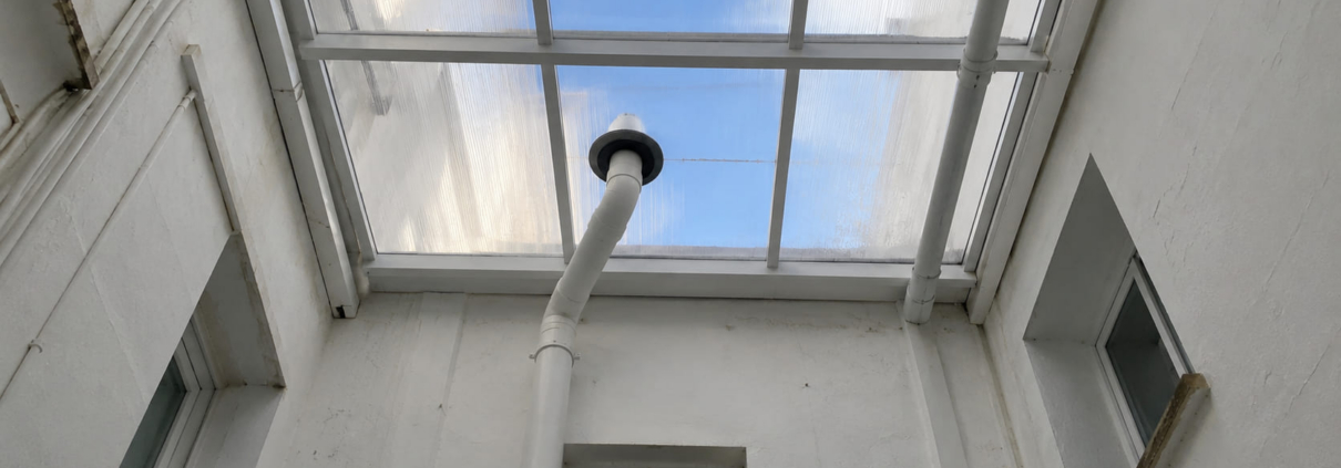 patio-luces-bajantes-tuberias-cubierta