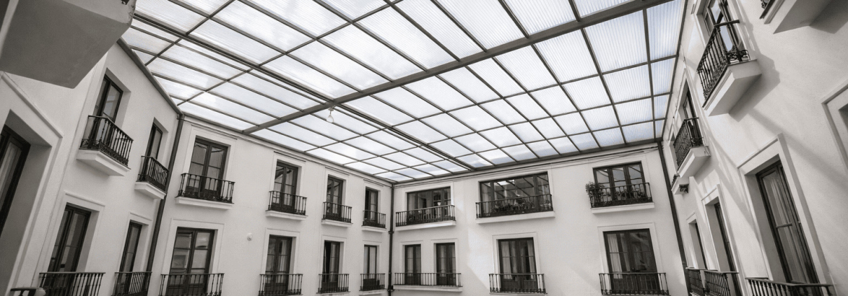 Cubrir patio de luces