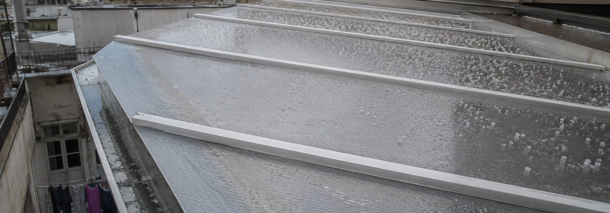 resistencia-granizo-policarbonato-patio-luces-barcelona