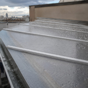 resistencia-granizo-policarbonato-patio-luces-barcelona